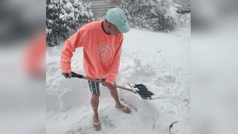 WHDH: New Englander shoveling snow in shorts and sandals